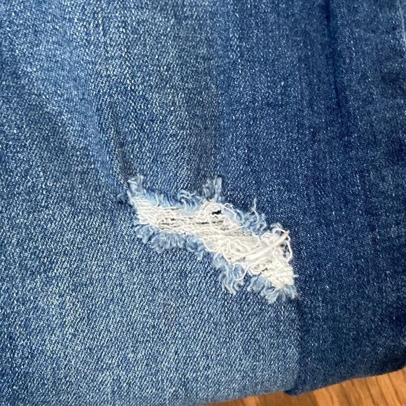 Old Navy Rockstar Super Skinny Jeggings size 18. Dark blue factory distressed ❤️ - Picture 4 of 13